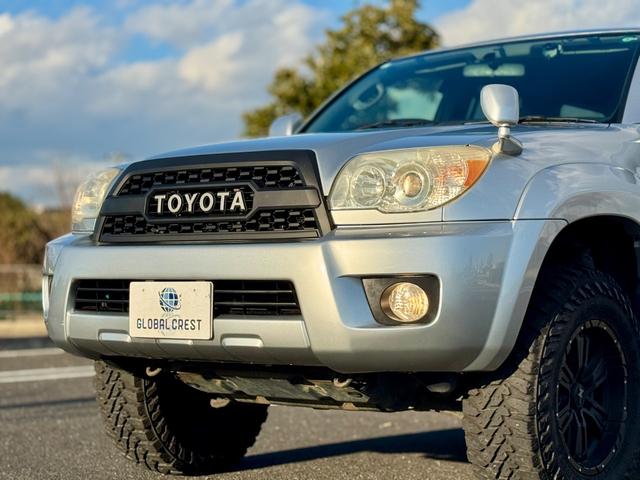 ハイラックスサーフ ＳＳＲ－Ｘ　後期　修復無　社外足廻リフトアップ　ＮＩＴＲＯ　ＰＯＷＥＲ１７ｉｎｃｈＡＷ　社外フロントグリル　Ｆフォグ　純正サイドステップ　ドアバイザ－　開閉式リアウインドウ　７型ナビ・ＴＶ・バックカメラ　ＥＴＣ（38枚目）