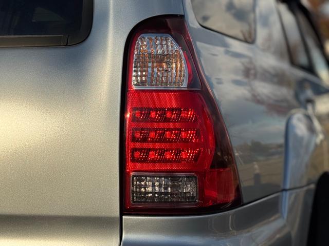 ハイラックスサーフ ＳＳＲ－Ｘ　後期　修復無　社外足廻リフトアップ　ＮＩＴＲＯ　ＰＯＷＥＲ１７ｉｎｃｈＡＷ　社外フロントグリル　Ｆフォグ　純正サイドステップ　ドアバイザ－　開閉式リアウインドウ　７型ナビ・ＴＶ・バックカメラ　ＥＴＣ（47枚目）