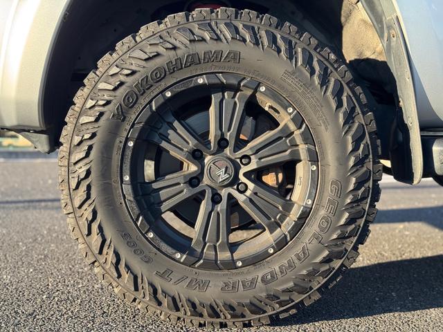 ハイラックスサーフ ＳＳＲ－Ｘ　後期　修復無　社外足廻リフトアップ　ＮＩＴＲＯ　ＰＯＷＥＲ１７ｉｎｃｈＡＷ　社外フロントグリル　Ｆフォグ　純正サイドステップ　ドアバイザ－　開閉式リアウインドウ　７型ナビ・ＴＶ・バックカメラ　ＥＴＣ（48枚目）