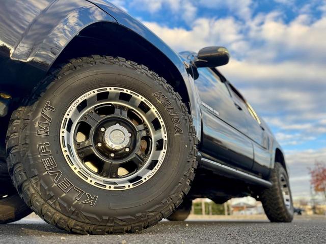 ハイラックスサーフ ＳＳＲ－Ｘリミテッド　６０ｔｈスペシャルＥＤ　ブラック全塗装　特別仕様車　修復無　サンルーフ　ＢＡＴＴＬＥＺリフトアップ　ＰＲＯＣＯＭＰＸＴＲＥＭＥ１６ＡＷ　ルーフレール　前後フォグ　純正ナビ・Ｂカメラ　ミラー一体型ＥＴＣ　１００Ｖ電源　キーレス（57枚目）