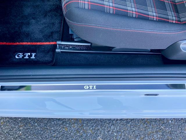 アップ！ＧＴＩ　Ｆ６ＭＴ　ビルシュタインサス　Ｂｅａｔｓサウンド　ＡＣＣ　エマージェンシーブレーキ　ＬＥＤライト　純正オーディオ　Ｂカメラ　社外ナビ　地デジ　タータンチェックスポーツＳ　Ｉストップ　ＥＴＣ　純１７ＡＷ(14枚目)