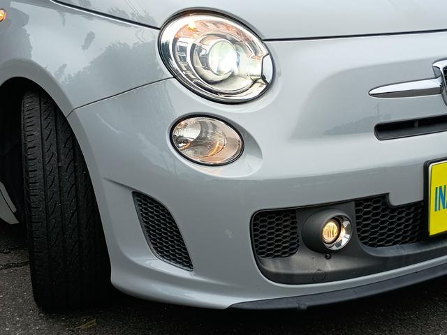 アバルト５９５ ツーリズモ　カロッツェリアナビ　Ｂｌｕｅｔｏｏｔｈ　ＣＤ　ＤＶＤ　ＴＶ　バックカメラ　黒革シート　ＥＴＣ　ＨＩＤ　ドライブレコーダー　パドルシフト＆ステアリングスイッチ　純正１７インチアルミホイール（12枚目）