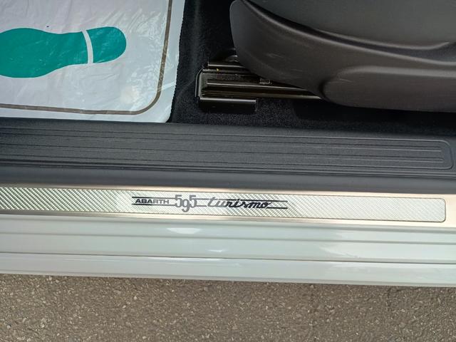 アバルト５９５ ツーリズモ　カロッツェリアナビ　Ｂｌｕｅｔｏｏｔｈ　ＣＤ　ＤＶＤ　ＴＶ　バックカメラ　黒革シート　ＥＴＣ　ＨＩＤ　ドライブレコーダー　パドルシフト＆ステアリングスイッチ　純正１７インチアルミホイール（36枚目）