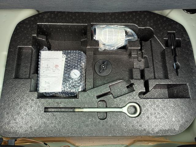 アバルト５９５ ツーリズモ　カロッツェリアナビ　Ｂｌｕｅｔｏｏｔｈ　ＣＤ　ＤＶＤ　ＴＶ　バックカメラ　黒革シート　ＥＴＣ　ＨＩＤ　ドライブレコーダー　パドルシフト＆ステアリングスイッチ　純正１７インチアルミホイール（46枚目）