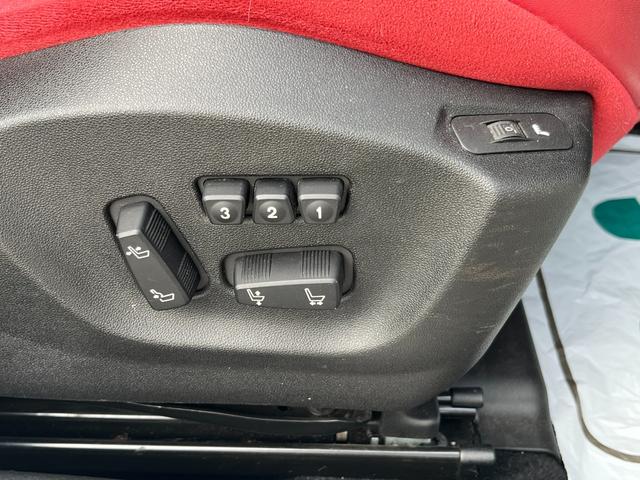 ジュリエッタ ヴェローチェ クオーレロッソ ワンオーナー 全国限定40台 アルファホワイト&レッドレザーシート 特別カラーコンビ車 パワーシート&ヒーター 純正OPカロナビ Bトゥース TV HID ETC クルコン 純正ブレンボ 純正18AW(9枚目)