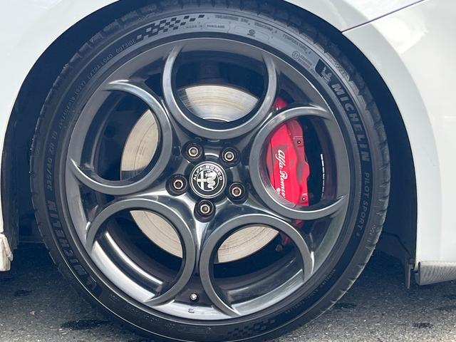 ジュリエッタ ヴェローチェ クオーレロッソ ワンオーナー 全国限定40台 アルファホワイト&レッドレザーシート 特別カラーコンビ車 パワーシート&ヒーター 純正OPカロナビ Bトゥース TV HID ETC クルコン 純正ブレンボ 純正18AW(10枚目)