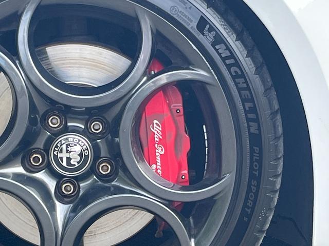 ジュリエッタ ヴェローチェ クオーレロッソ ワンオーナー 全国限定40台 アルファホワイト&レッドレザーシート 特別カラーコンビ車 パワーシート&ヒーター 純正OPカロナビ Bトゥース TV HID ETC クルコン 純正ブレンボ 純正18AW(11枚目)