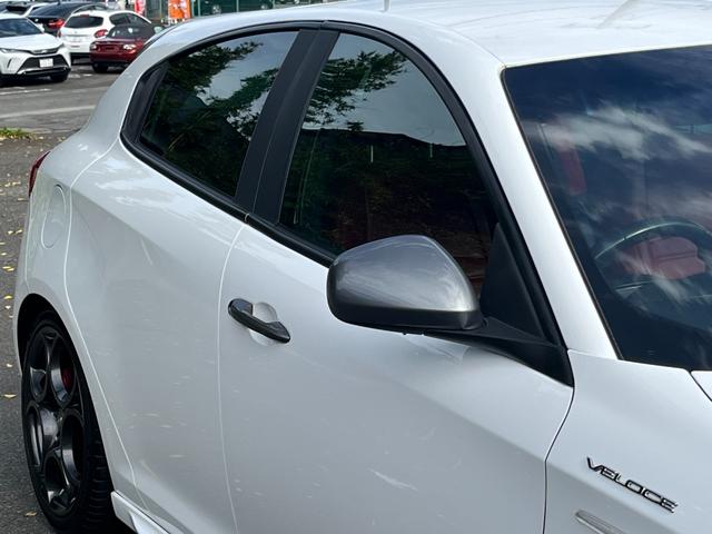 ジュリエッタ ヴェローチェ クオーレロッソ ワンオーナー 全国限定40台 アルファホワイト&レッドレザーシート 特別カラーコンビ車 パワーシート&ヒーター 純正OPカロナビ Bトゥース TV HID ETC クルコン 純正ブレンボ 純正18AW(15枚目)