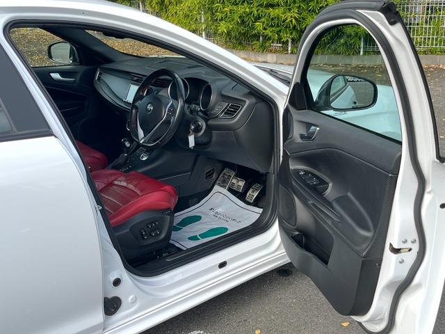 ジュリエッタ ヴェローチェ クオーレロッソ ワンオーナー 全国限定40台 アルファホワイト&レッドレザーシート 特別カラーコンビ車 パワーシート&ヒーター 純正OPカロナビ Bトゥース TV HID ETC クルコン 純正ブレンボ 純正18AW(26枚目)