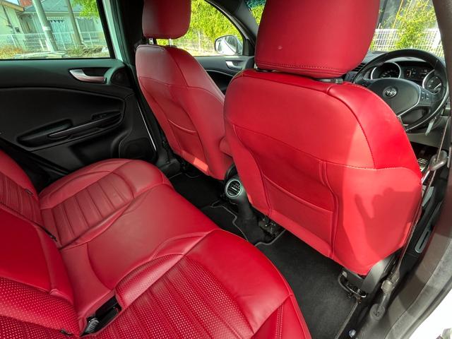 ジュリエッタ ヴェローチェ クオーレロッソ ワンオーナー 全国限定40台 アルファホワイト&レッドレザーシート 特別カラーコンビ車 パワーシート&ヒーター 純正OPカロナビ Bトゥース TV HID ETC クルコン 純正ブレンボ 純正18AW(31枚目)