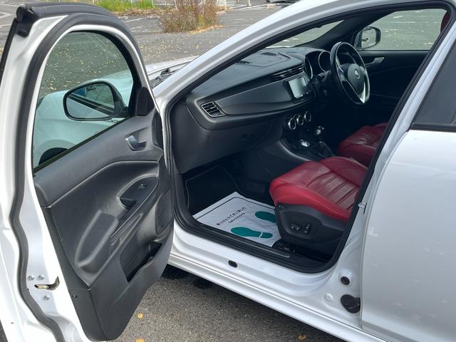 ジュリエッタ ヴェローチェ クオーレロッソ ワンオーナー 全国限定40台 アルファホワイト&レッドレザーシート 特別カラーコンビ車 パワーシート&ヒーター 純正OPカロナビ Bトゥース TV HID ETC クルコン 純正ブレンボ 純正18AW(33枚目)