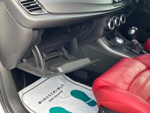 ジュリエッタ ヴェローチェ クオーレロッソ ワンオーナー 全国限定40台 アルファホワイト&レッドレザーシート 特別カラーコンビ車 パワーシート&ヒーター 純正OPカロナビ Bトゥース TV HID ETC クルコン 純正ブレンボ 純正18AW(35枚目)