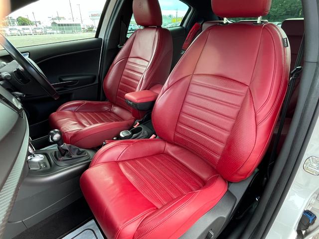 ジュリエッタ ヴェローチェ クオーレロッソ ワンオーナー 全国限定40台 アルファホワイト&レッドレザーシート 特別カラーコンビ車 パワーシート&ヒーター 純正OPカロナビ Bトゥース TV HID ETC クルコン 純正ブレンボ 純正18AW(36枚目)