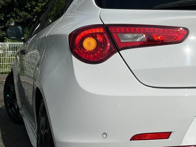 ジュリエッタ ヴェローチェ クオーレロッソ ワンオーナー 全国限定40台 アルファホワイト&レッドレザーシート 特別カラーコンビ車 パワーシート&ヒーター 純正OPカロナビ Bトゥース TV HID ETC クルコン 純正ブレンボ 純正18AW(49枚目)