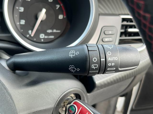 ジュリエッタ ヴェローチェ クオーレロッソ ワンオーナー 全国限定40台 アルファホワイト&レッドレザーシート 特別カラーコンビ車 パワーシート&ヒーター 純正OPカロナビ Bトゥース TV HID ETC クルコン 純正ブレンボ 純正18AW(58枚目)