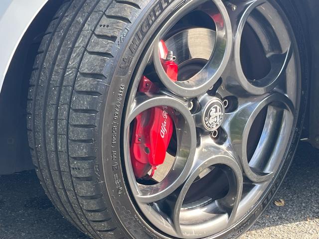 ジュリエッタ ヴェローチェ クオーレロッソ ワンオーナー 全国限定40台 アルファホワイト&レッドレザーシート 特別カラーコンビ車 パワーシート&ヒーター 純正OPカロナビ Bトゥース TV HID ETC クルコン 純正ブレンボ 純正18AW(70枚目)