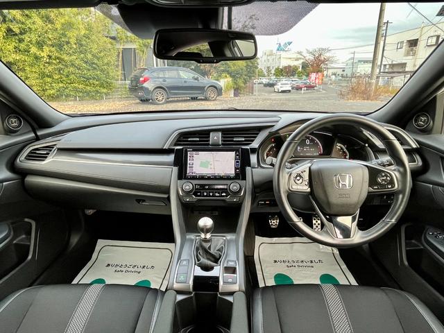 シビック ハッチバック　ホンダセンシング　後期型　６ＭＴ　革コンビシート（プライムスムースＸファブリック）　運転席８Ｗａｙ／助手席４Ｗａｙパワーシート　純正ナビ　ＴＶ　Ｂトゥース　バックカメラ　ＥＴＣ２．０　　シートヒーター　純正１８ＡＷ（3枚目）