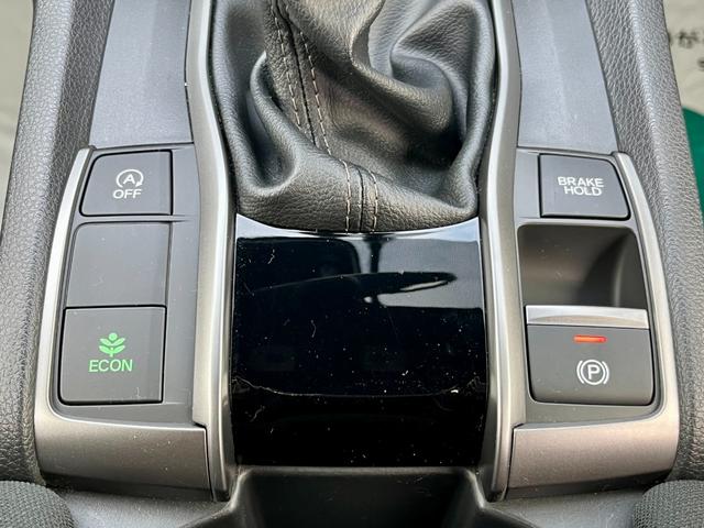 シビック ハッチバック　ホンダセンシング　後期型　６ＭＴ　革コンビシート（プライムスムースＸファブリック）　運転席８Ｗａｙ／助手席４Ｗａｙパワーシート　純正ナビ　ＴＶ　Ｂトゥース　バックカメラ　ＥＴＣ２．０　　シートヒーター　純正１８ＡＷ（5枚目）