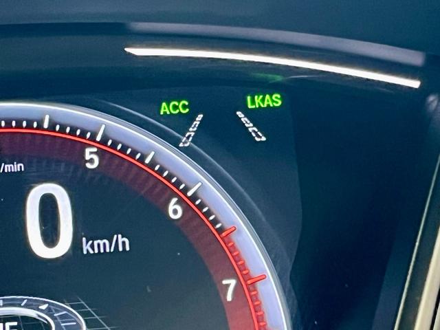 シビック ハッチバック　ホンダセンシング　後期型　６ＭＴ　革コンビシート（プライムスムースＸファブリック）　運転席８Ｗａｙ／助手席４Ｗａｙパワーシート　純正ナビ　ＴＶ　Ｂトゥース　バックカメラ　ＥＴＣ２．０　　シートヒーター　純正１８ＡＷ（7枚目）