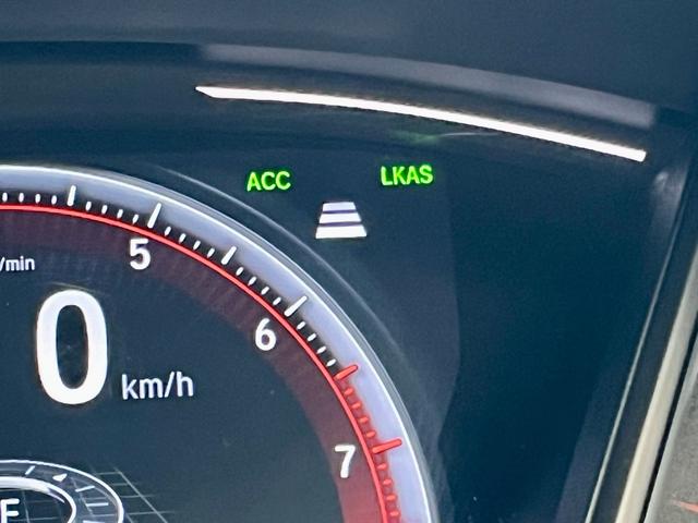 シビック ハッチバック　ホンダセンシング　後期型　６ＭＴ　革コンビシート（プライムスムースＸファブリック）　運転席８Ｗａｙ／助手席４Ｗａｙパワーシート　純正ナビ　ＴＶ　Ｂトゥース　バックカメラ　ＥＴＣ２．０　　シートヒーター　純正１８ＡＷ（8枚目）