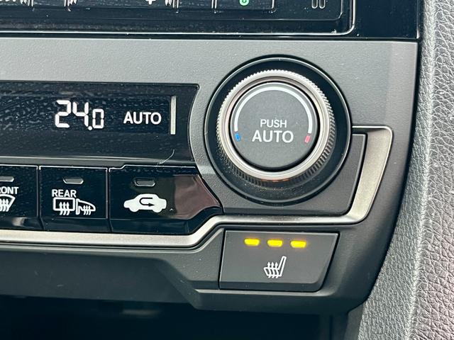 シビック ハッチバック　ホンダセンシング　後期型　６ＭＴ　革コンビシート（プライムスムースＸファブリック）　運転席８Ｗａｙ／助手席４Ｗａｙパワーシート　純正ナビ　ＴＶ　Ｂトゥース　バックカメラ　ＥＴＣ２．０　　シートヒーター　純正１８ＡＷ（9枚目）