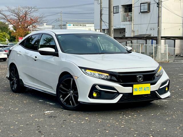 シビック ハッチバック　ホンダセンシング　後期型　６ＭＴ　革コンビシート（プライムスムースＸファブリック）　運転席８Ｗａｙ／助手席４Ｗａｙパワーシート　純正ナビ　ＴＶ　Ｂトゥース　バックカメラ　ＥＴＣ２．０　　シートヒーター　純正１８ＡＷ（10枚目）