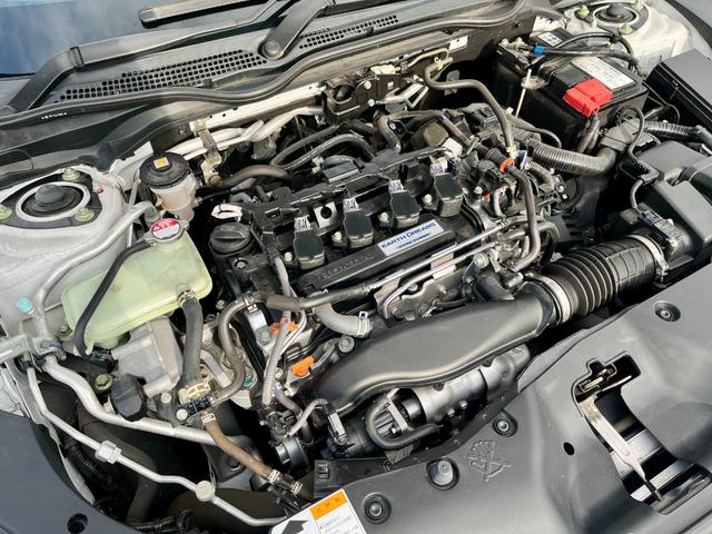 シビック ハッチバック　ホンダセンシング　後期型　６ＭＴ　革コンビシート（プライムスムースＸファブリック）　運転席８Ｗａｙ／助手席４Ｗａｙパワーシート　純正ナビ　ＴＶ　Ｂトゥース　バックカメラ　ＥＴＣ２．０　　シートヒーター　純正１８ＡＷ（15枚目）
