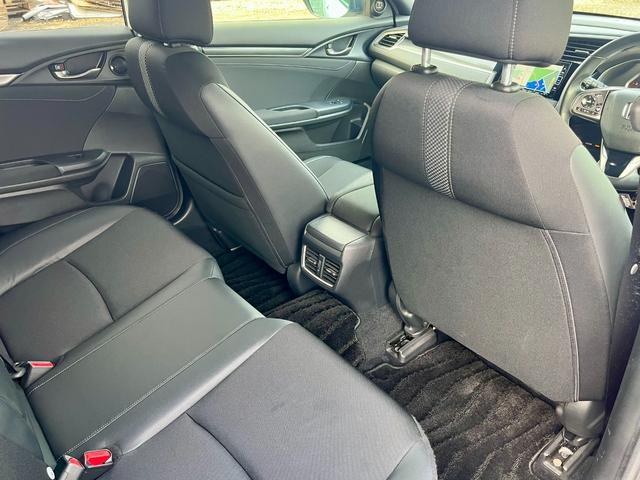 フロントシートバックにも蹴り跡等みあたりません！