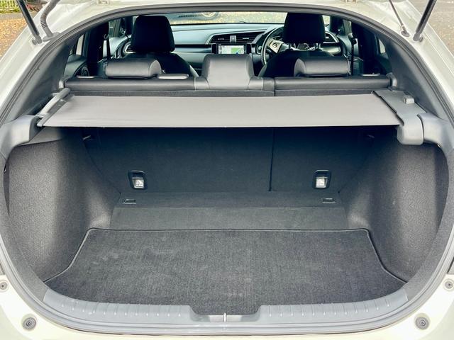 ラゲッジルーム！トノカバーついてます！