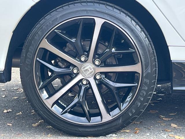 純正１８インチアルミホイール！目立つガリキズ等見当たりません！