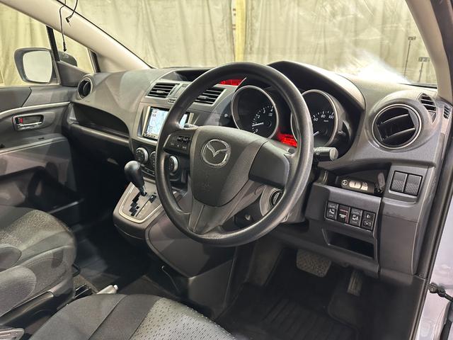 プレマシー ２０ＣＳ　ＥＴＣ　バックカメラ　ナビ　両側電動スライドドア　スマートキー　電動格納ミラー　３列シート　ＡＴ　ＣＤ　ＤＶＤ再生　ＵＳＢ　衝突安全ボディ　パワーステアリング　パワーウインドウ　エアバッグ（11枚目）