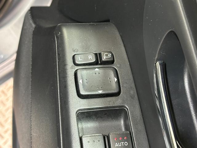 プレマシー ２０ＣＳ　ＥＴＣ　バックカメラ　ナビ　両側電動スライドドア　スマートキー　電動格納ミラー　３列シート　ＡＴ　ＣＤ　ＤＶＤ再生　ＵＳＢ　衝突安全ボディ　パワーステアリング　パワーウインドウ　エアバッグ（15枚目）