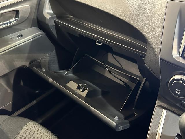 プレマシー ２０ＣＳ　ＥＴＣ　バックカメラ　ナビ　両側電動スライドドア　スマートキー　電動格納ミラー　３列シート　ＡＴ　ＣＤ　ＤＶＤ再生　ＵＳＢ　衝突安全ボディ　パワーステアリング　パワーウインドウ　エアバッグ（23枚目）