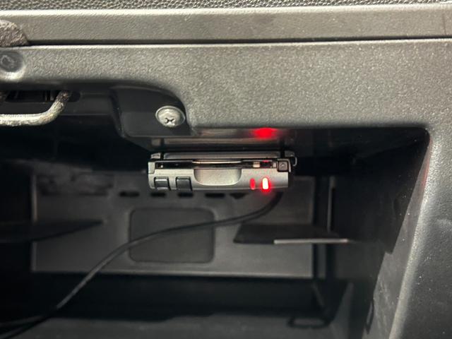 プレマシー ２０ＣＳ　ＥＴＣ　バックカメラ　ナビ　両側電動スライドドア　スマートキー　電動格納ミラー　３列シート　ＡＴ　ＣＤ　ＤＶＤ再生　ＵＳＢ　衝突安全ボディ　パワーステアリング　パワーウインドウ　エアバッグ（24枚目）