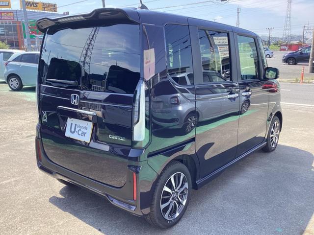 Ｎ－ＢＯＸカスタム ベースグレード　届出済み未使用車　コーナーセンサー　禁煙　クルーズコントロール　シートヒータ　ＬＥＤライト　レーンアシスト　エアバッグ　アイドリングストップ　オートエアコン　ＥＳＣ　パワーウィンドウ　ベンチシート（7枚目）