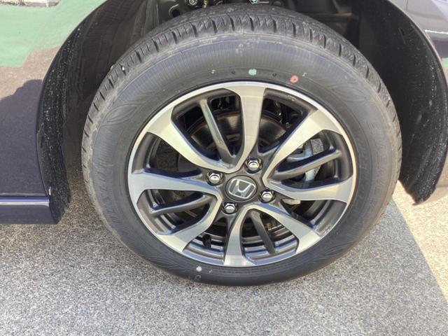 Ｎ－ＢＯＸカスタム ベースグレード　届出済み未使用車　コーナーセンサー　禁煙　クルーズコントロール　シートヒータ　ＬＥＤライト　レーンアシスト　エアバッグ　アイドリングストップ　オートエアコン　ＥＳＣ　パワーウィンドウ　ベンチシート（12枚目）