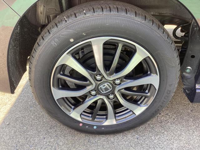 Ｎ－ＢＯＸカスタム ベースグレード　届出済み未使用車　コーナーセンサー　禁煙　クルーズコントロール　シートヒータ　ＬＥＤライト　レーンアシスト　エアバッグ　アイドリングストップ　オートエアコン　ＥＳＣ　パワーウィンドウ　ベンチシート（14枚目）