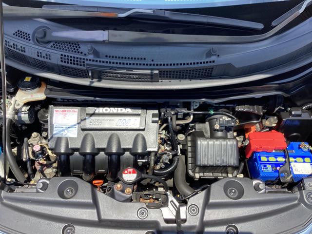 フリードスパイクハイブリッド ジャストセレクション　横滑り防止システム　ＡＵＴＯライト　ナビ　Ｂカメラ　ＥＴＣ　クルーズコントロール　スマートキー　ＡＵＴＯエアコン　フルフラットシート　ＡＢＳ　エアバッグ　ドラレコ　衝突安全ボディ　盗難防止（14枚目）
