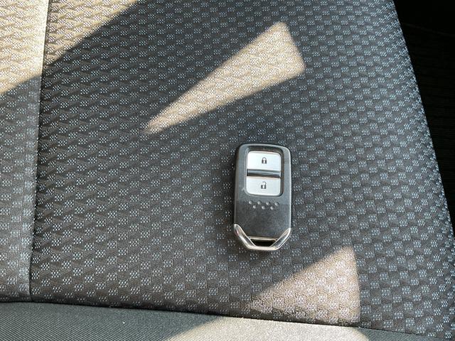 フィット １３Ｇ・Ｌ　ホンダセンシング　ナビ　ＥＴＣ　ＬＥＤヘッドライト＆フォグランプ　バックカメラ　サイド＆カーテンエアバック　衝突被害軽減ブレーキ　車線逸脱警報装置　オートエアコン　クルコン　スマートキー　オートライト　ＵＳＢ（36枚目）