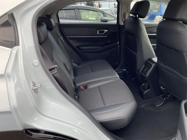 ヴェゼル ｅ：ＨＥＶ　Ｚ　ナビ　ＥＴＣ２．０　バックカメラ　ＬＥＤヘッドライト＆フォグ　サイド＆カーテンエアバック　衝突被害軽減ブレーキ　クルコン　電動リアゲート　前後ドラレコ　ブラインドスポットインフォ　シートヒーター（36枚目）