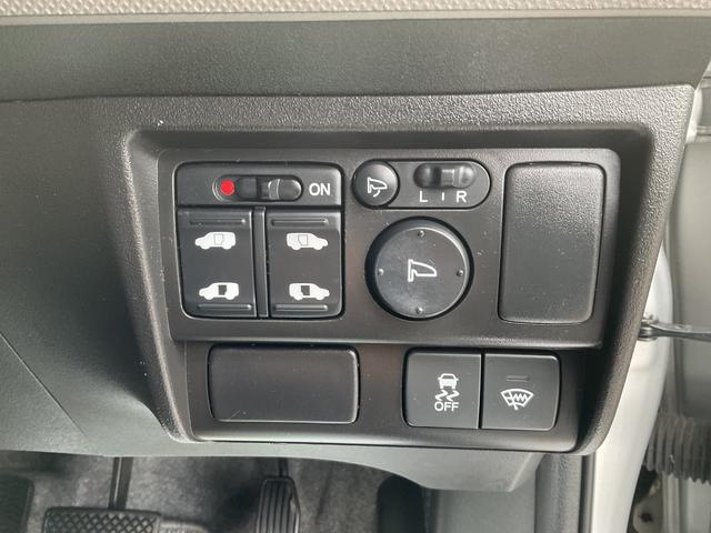 フリードハイブリッド ジャストセレクション ナビ ETC 両側電動スライドドア バックカメラ HIDヘッドライト フォグライト スマートキー 衝突安全ボディ クルコン オートエアコン エアバック キャプテンシート 純正アルミ ABS(30枚目)