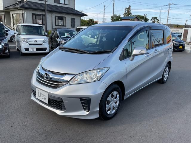 フリード Ｇ　ジャストセレクション　ナビ　ＥＴＣ　バックカメラ　片側電動スライドドア　ＨＩＤヘッドライト　スマートキー　オートエアコン　衝突安全ボディ　横滑り防止機能　パワステ　エアバック　電動ミラー　オートライト（2枚目）