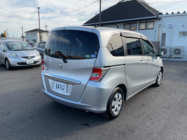 フリード Ｇ　ジャストセレクション　ナビ　ＥＴＣ　バックカメラ　片側電動スライドドア　ＨＩＤヘッドライト　スマートキー　オートエアコン　衝突安全ボディ　横滑り防止機能　パワステ　エアバック　電動ミラー　オートライト（6枚目）