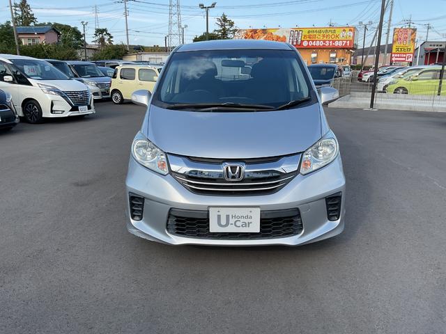 フリード Ｇ　ジャストセレクション　ナビ　ＥＴＣ　バックカメラ　片側電動スライドドア　ＨＩＤヘッドライト　スマートキー　オートエアコン　衝突安全ボディ　横滑り防止機能　パワステ　エアバック　電動ミラー　オートライト（9枚目）