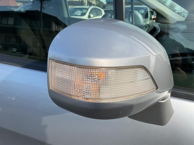 フリード Ｇ　ジャストセレクション　ナビ　ＥＴＣ　バックカメラ　片側電動スライドドア　ＨＩＤヘッドライト　スマートキー　オートエアコン　衝突安全ボディ　横滑り防止機能　パワステ　エアバック　電動ミラー　オートライト（10枚目）