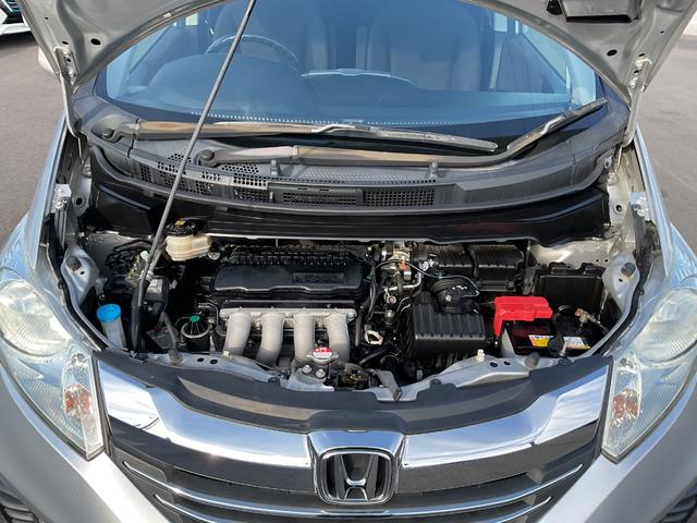 フリード Ｇ　ジャストセレクション　ナビ　ＥＴＣ　バックカメラ　片側電動スライドドア　ＨＩＤヘッドライト　スマートキー　オートエアコン　衝突安全ボディ　横滑り防止機能　パワステ　エアバック　電動ミラー　オートライト（12枚目）