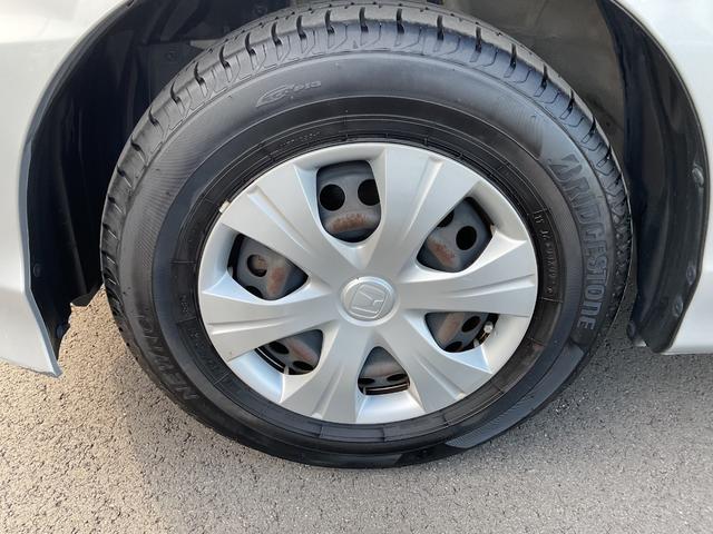 フリード Ｇ　ジャストセレクション　ナビ　ＥＴＣ　バックカメラ　片側電動スライドドア　ＨＩＤヘッドライト　スマートキー　オートエアコン　衝突安全ボディ　横滑り防止機能　パワステ　エアバック　電動ミラー　オートライト（16枚目）