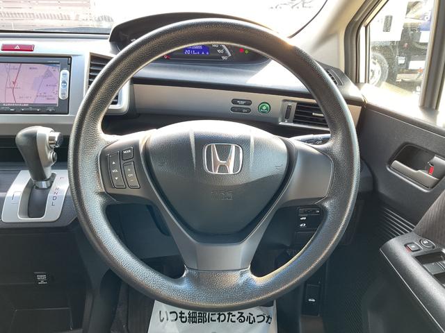 フリード Ｇ　ジャストセレクション　ナビ　ＥＴＣ　バックカメラ　片側電動スライドドア　ＨＩＤヘッドライト　スマートキー　オートエアコン　衝突安全ボディ　横滑り防止機能　パワステ　エアバック　電動ミラー　オートライト（18枚目）