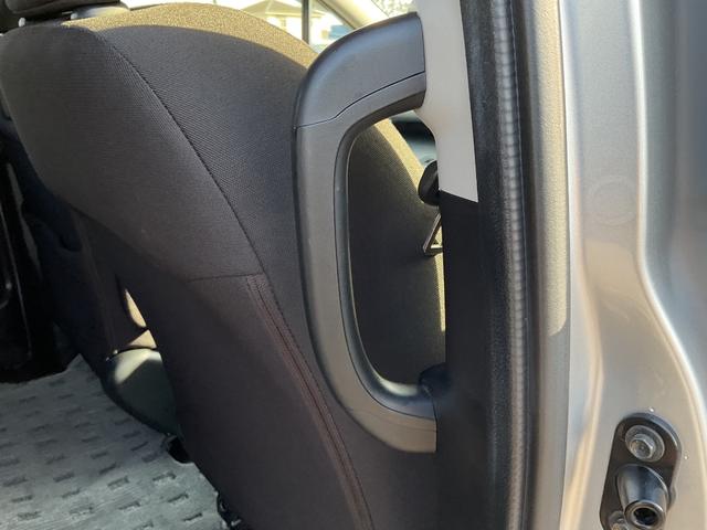 フリード Ｇ　ジャストセレクション　ナビ　ＥＴＣ　バックカメラ　片側電動スライドドア　ＨＩＤヘッドライト　スマートキー　オートエアコン　衝突安全ボディ　横滑り防止機能　パワステ　エアバック　電動ミラー　オートライト（32枚目）