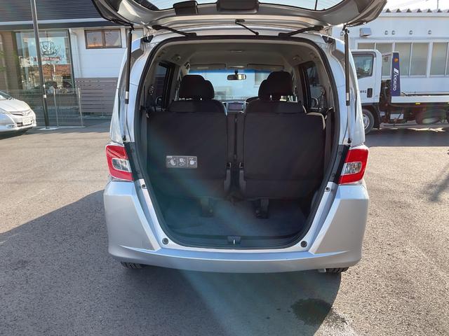 フリード Ｇ　ジャストセレクション　ナビ　ＥＴＣ　バックカメラ　片側電動スライドドア　ＨＩＤヘッドライト　スマートキー　オートエアコン　衝突安全ボディ　横滑り防止機能　パワステ　エアバック　電動ミラー　オートライト（34枚目）